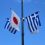 今日の写真：ギリシャと日本の国旗、霞が関にはためく