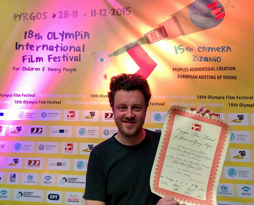 Ο Paul Leeming με το βραβείο του στο Φεστιβάλ Ολυμπίας (photo: facebook.com/AnAmericanPiano)